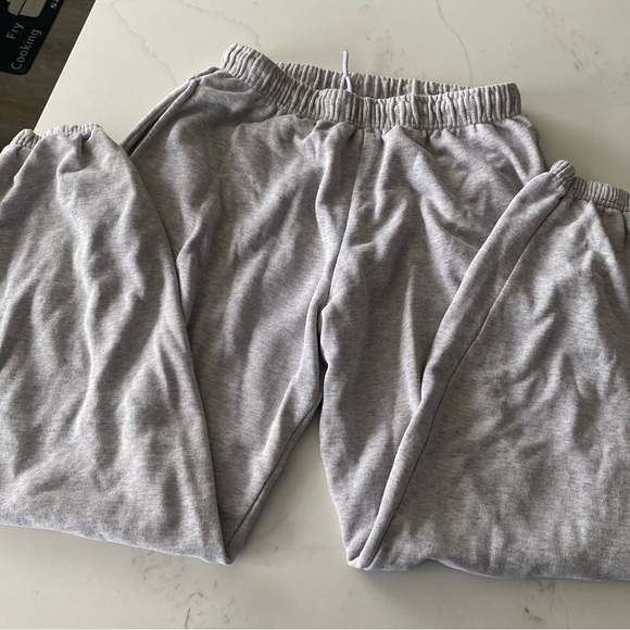 PrettyLittleThing Pants - Pretty Little thing gray sweatpants